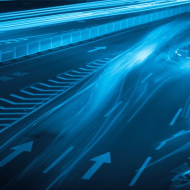 yoğun büyük şehir trafik iz gece