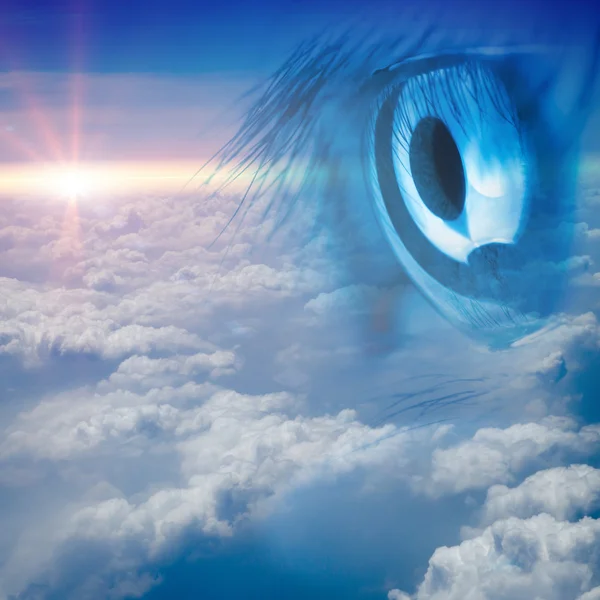 Eye with blue sky — Stock Photo, Image