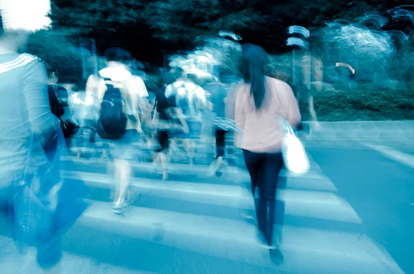 Business promenad på street — Stockfoto