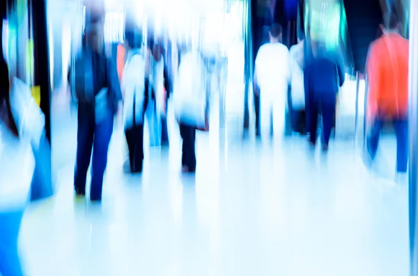 Foule de passagers à la station de métro — Photo