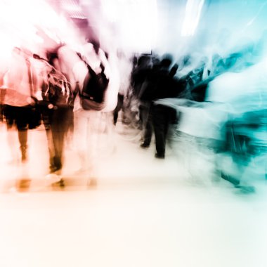 yolcu yürüyerek metroya istasyonunda bulanıklık