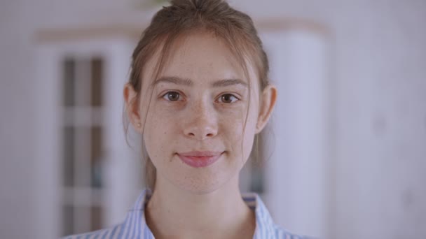 Close up face attractive female blinking — Stock Video