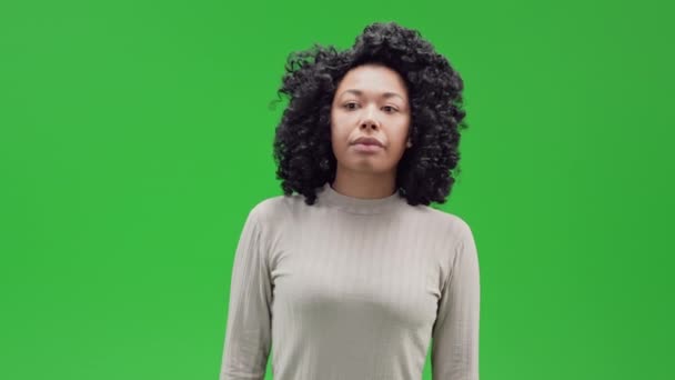 Yeşil Ekran genç bayan el hareketi Merhaba — Stok video