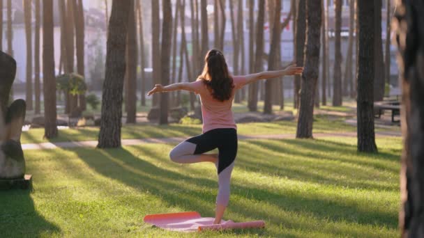 In forma allenamenti da donna sportiva al mattino — Video Stock