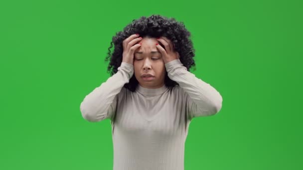 Green Screen young african female feels worry — Stok video