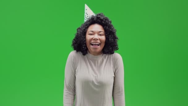 African American Woman Cheerful Smiling Party Birthday Celebration Camera Isolated — Vídeo de Stock