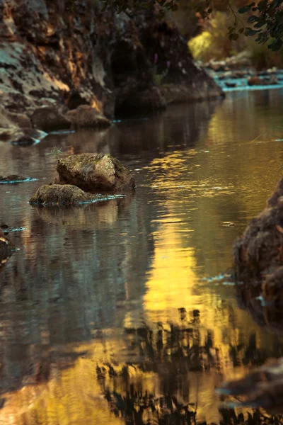 Sonnenuntergang am Fluss — Stockfoto