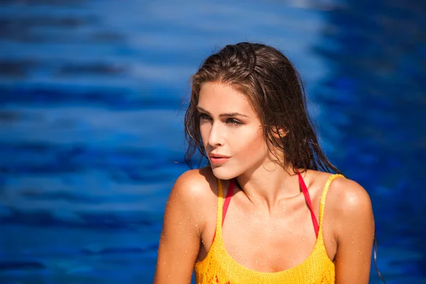 Belleza en la piscina — Foto de Stock