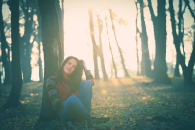 orman içinde bekletin