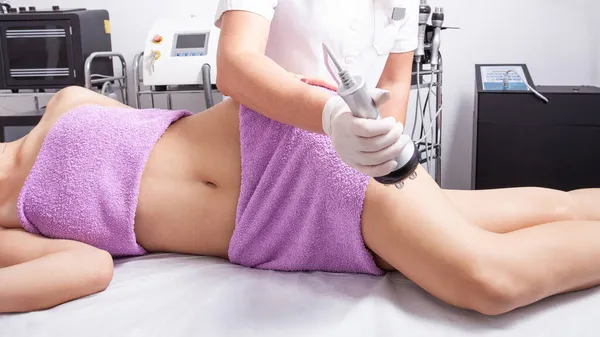 Frau Gegen Cellulite — Stockfoto