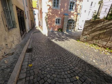 Regensburg, Tuna Nehri ve katedral ve romantik sokaklar üzerindeki taş köprü ile geniş açılı fotoğraflandı. 