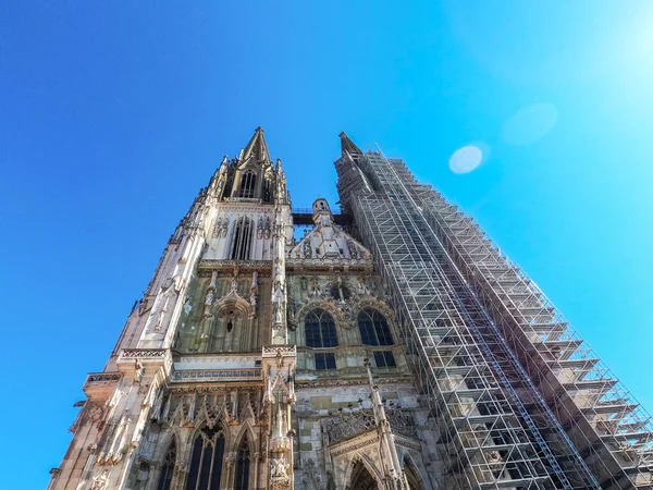 Regensburg Fotografoval Širokým Úhlem Kamenným Mostem Přes Dunaj Katedrálu Romantické — Stock fotografie