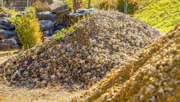 Soil from the quarry as a waste product and for versatile use in the garden