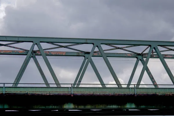 Stahlkonstruktion Einer Seilbahn Mit Genieteten Stahlträgern Stahlseil Und Gondel — Stockfoto