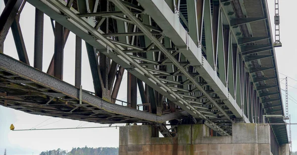 Stahlkonstruktion Einer Seilbahn Mit Genieteten Stahlträgern Stahlseil Und Gondel — Stockfoto