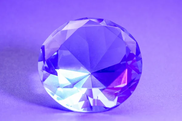 천연색 스튜디오에서 선명하게 다이아몬드 — 스톡 사진