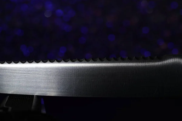 Damask手工锻造的刀 由多层钢制 图案独特 在工作室拍摄 — 图库照片