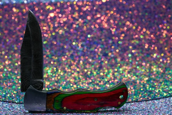 Дамасский Кованый Нож Нескольких Слоев Стали Эксклюзивным Рисунком Сфотографированным Студии — стоковое фото
