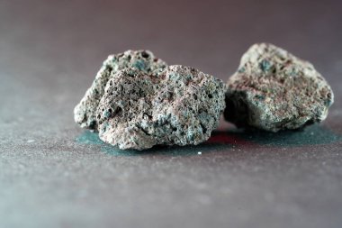 Stüdyoda, Marco kipinde siyah arkaplan önünde çekilmiş donmuş lav. 