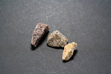 Taş ocağında taş aradım ve onları stüdyoda fotoğrafladım.