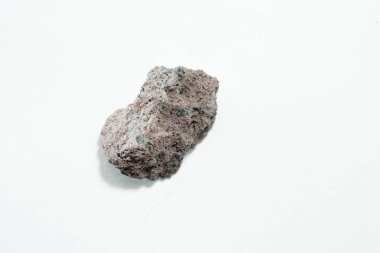 Granitler, kuvars ve feldspat açısından zengin kristal plütonik kayalardır, ama aynı zamanda stüdyoda fotoğraflanmış koyu mineraller de içerirler.