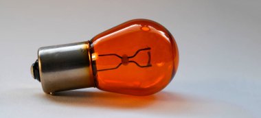 Ampul, halojen, akkor lamba 12 volt işletim sistemindeki yedek lambalardır. 