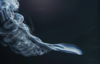 Stüdyoda çekilen duman fotokopi alanı ve arka planda