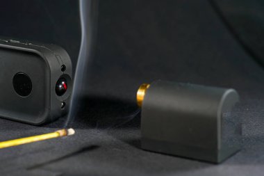 Stüdyoda çekilen duman fotokopi alanı ve arka planda