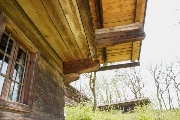 Holzbauernhaus Bayern Mit Vielen Details Vom Dach Bis Holzfenstern Und — Stockfoto