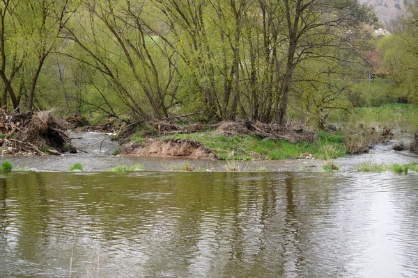 Stüdyoda higspeed ışıklarıyla çekilmiş su damlaları.