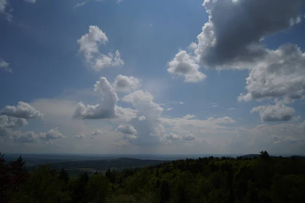 Μαύρα Σύννεφα Και Καταιγίδα Στο Βαυαρικό Δάσος Φωτεινό Φύλλο Αστραπή — Φωτογραφία Αρχείου