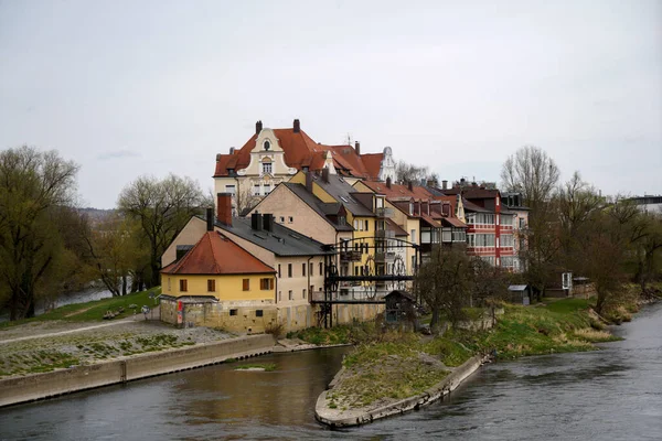 バイエルン州で保存状態の良い中世の町レーゲンスブルクは春に撮影 — ストック写真