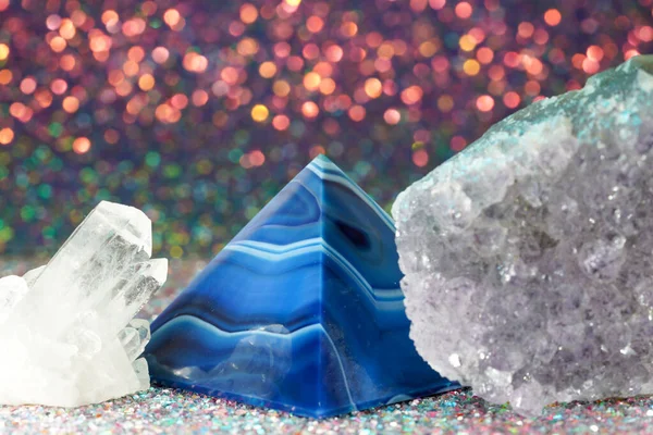Kék Ibolyaszín Piramis Kvarcbevonatú Agátból Vagy Lemezként Megmunkálva — Stock Fotó