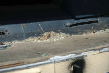 Bavyera 'daki ıssız bir binanın cam kırıkları Mart ayında telefoto lensleriyle fotoğraflanmış.