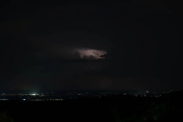 Tormenta Bosque Bávaro Con Nubes Oscuras Relámpagos Brillantes — Foto de Stock