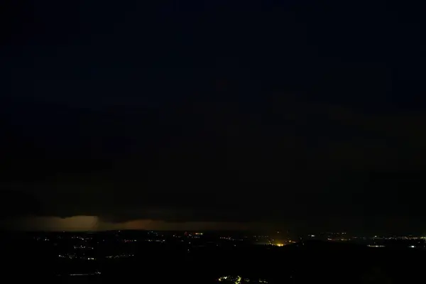 Burza Bawarskim Lesie Ciemnymi Chmurami Jasnymi Błyskawicami — Zdjęcie stockowe