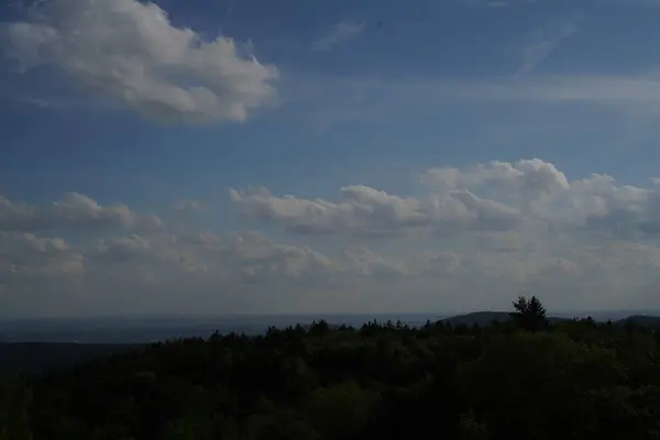 Landschaftsfotos Bayerischen Wald Mit Faszinierenden Wolken Und Blauem Himmel — Stockfoto