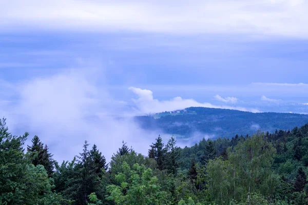 Fotos Paisajes Bosque Bávaro Con Nubes Fascinantes Cielo Azul — Foto de Stock