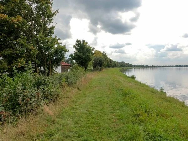 Der Fluss Auf Dem Land — Stockfoto