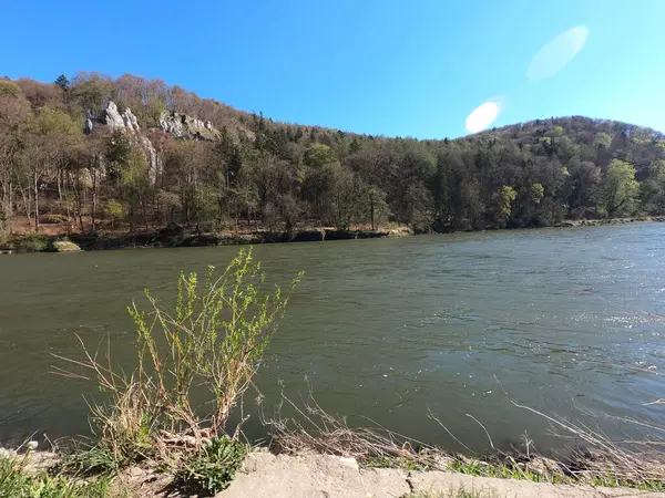 Beau Paysage Avec Rivière Ciel Bleu — Photo