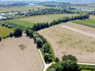 Yazın kırsal alanın havadan görünüşü