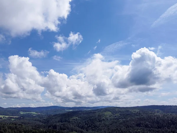 Piękny Krajobraz Górą Błękitnym Niebem — Zdjęcie stockowe