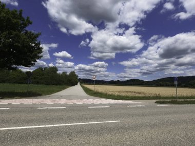 Dağlarda yol
