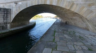 Regensburg şehrindeki köprü.