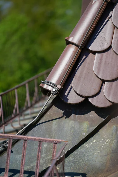 Old Rusty Metal Roof Railing — Stockfoto