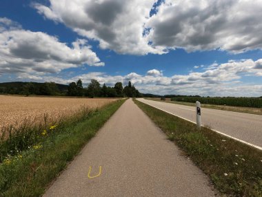 Kırsalda yol