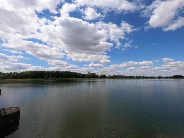Piękny Widok Jezioro Mieście — Zdjęcie stockowe