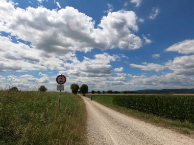 Kırsalda yol