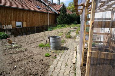 Bahçe ve bahçıvanlık yazın hobi olarak.