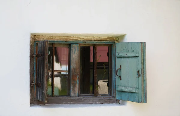 Aged Wooden Window Glazing Partially Weathered Rustic Homes — ストック写真
